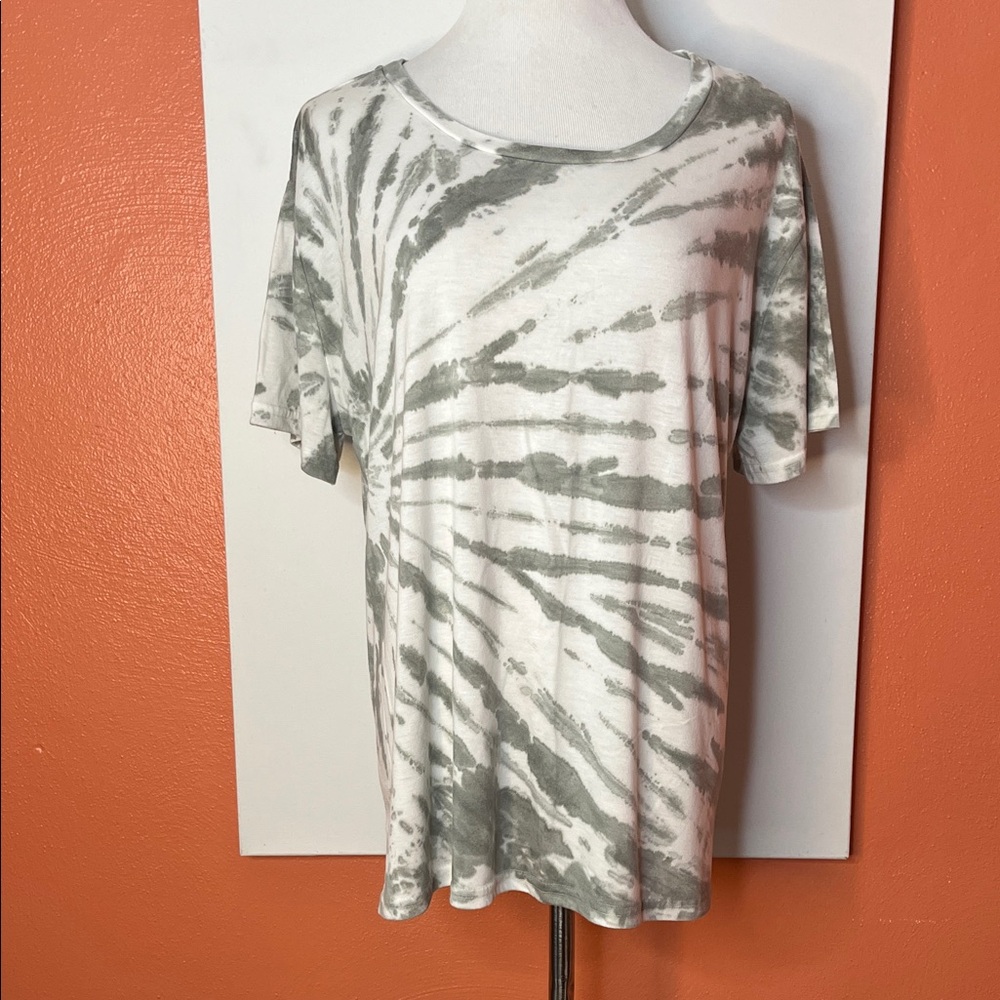 Kori White and Olive Tie-Dye Short Sleeve Top